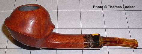 Freehand (a "twisted disk" that also ressembles a bulldog variation), with amber stem and palm wood inlay, 2003.  (See also SPC 9009)