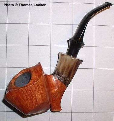 Tokutomi "Heel-Sitter Blowfish," Snail Grade, 2003.  I first heard this name in August 2004 from Per Billhll, by which time Tokutomi-san had made three pipes in this shape.  I'm not sure when the name was first developed.