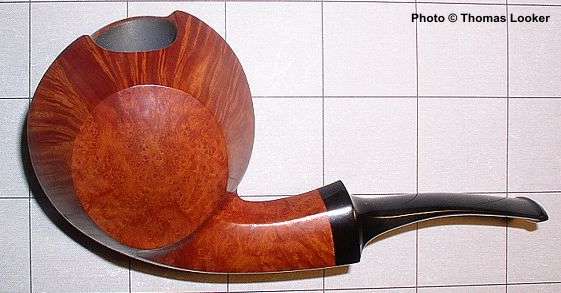 Blowfish, with ivory inlay of Tokutomi-san's signature, 2003.  I believe that this is the second pipe to have such an inlay.