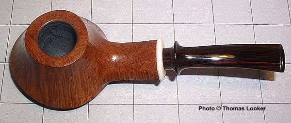 Volcano with ivory ring and straight shank, Snail Grade, 2004.  One of the finest-grained pipes Tokutomi-san has yet produced.